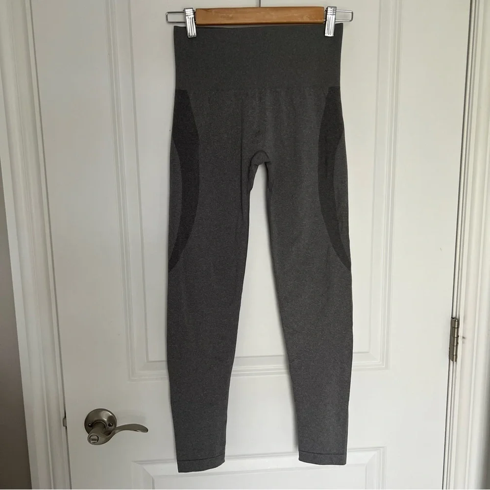 NVGTN Seamless Contour Leggings  size S - Picture 8 of 9